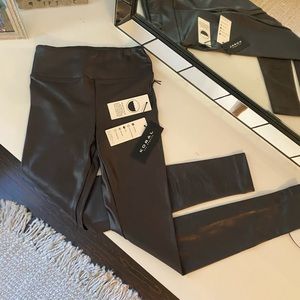 NEVER WORN KORAL LUSTROUS LEGGING